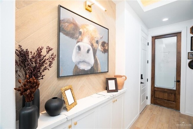 Building Photo - 2701 Windsor St