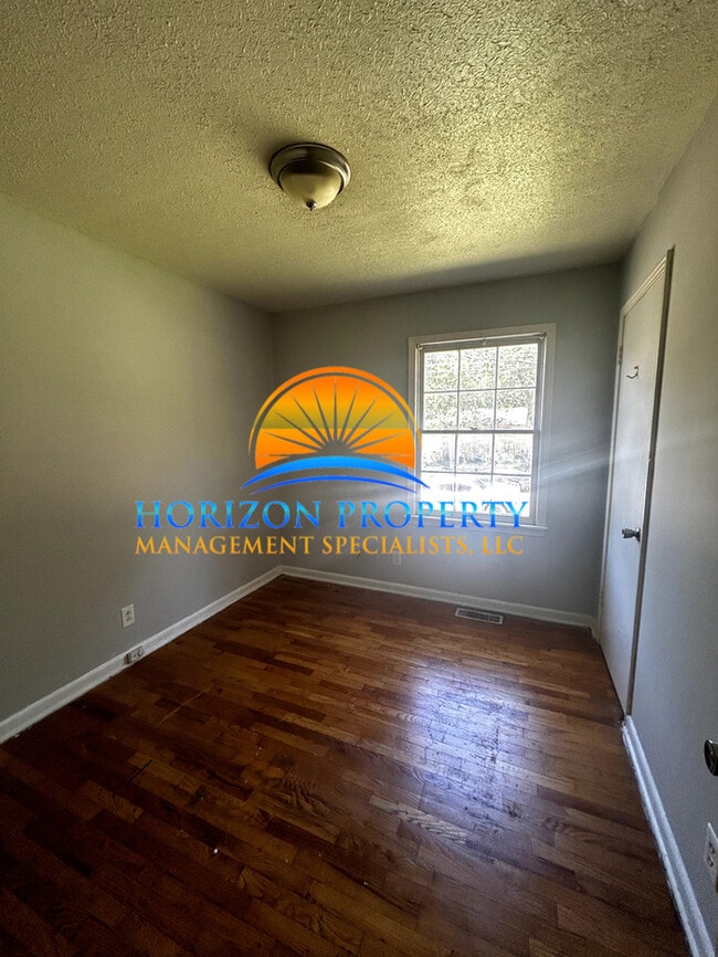 Building Photo - 2727 Clayton Dr NW