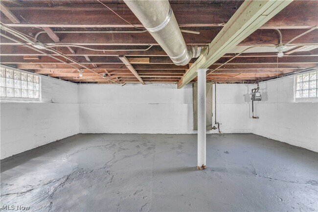 Building Photo - 1401 E 219th St