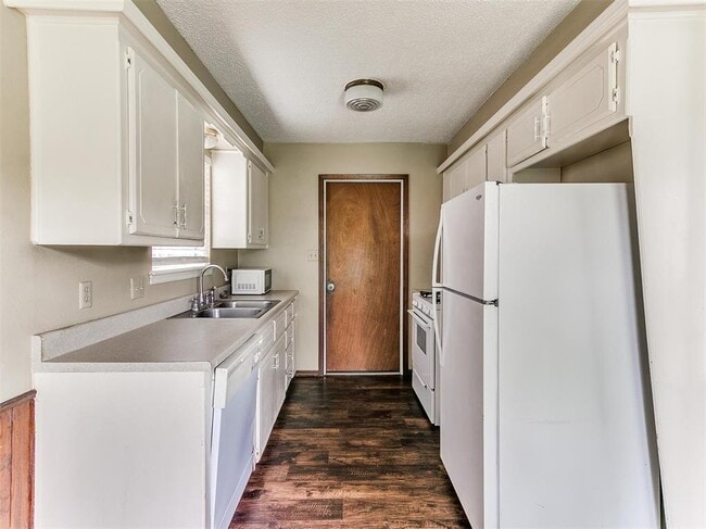 Building Photo - 1303 Homeland Ave