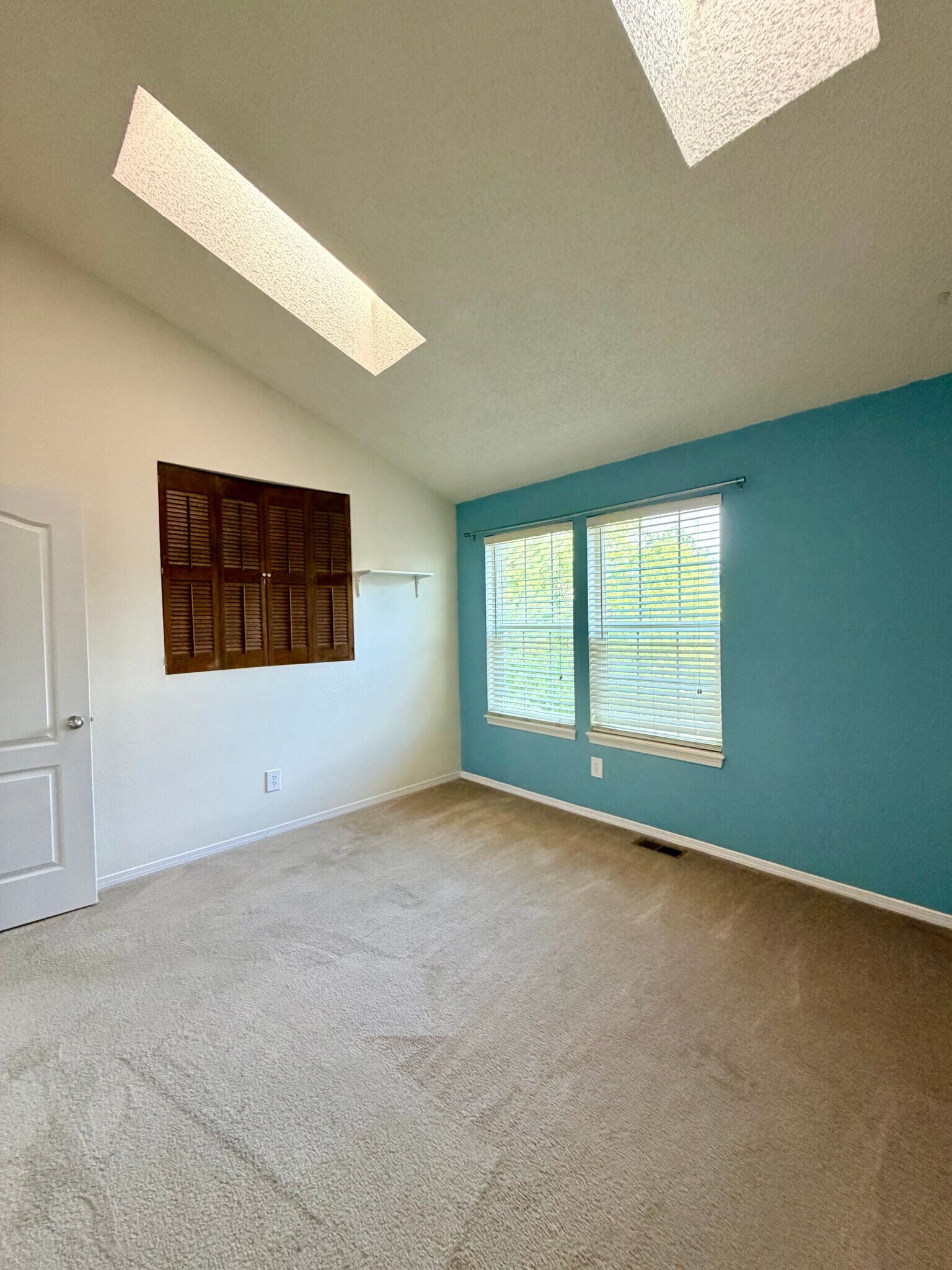 Building Photo - 1192 S Zeno Way