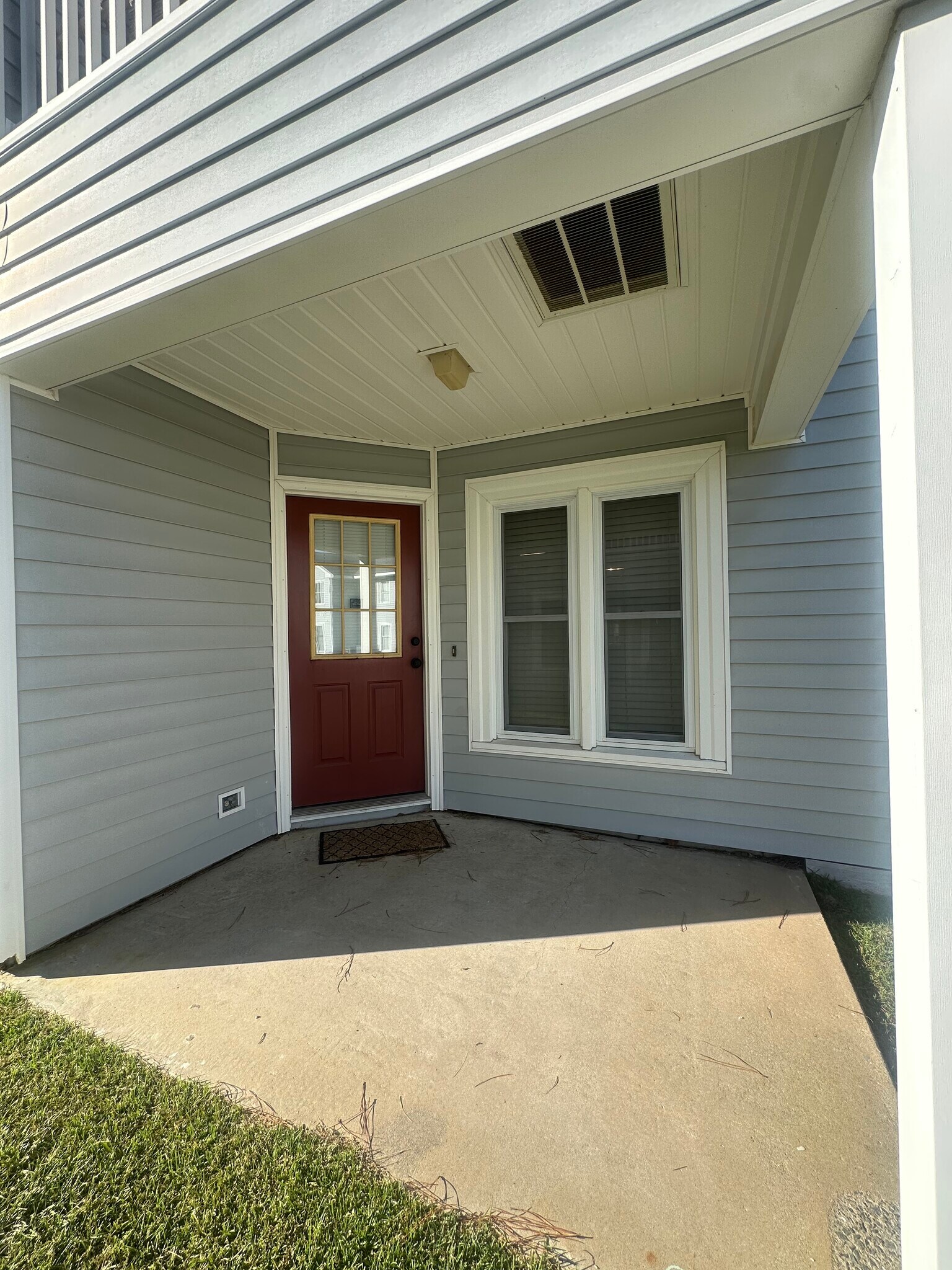 Covered Porch - 122 W Victoria Ct