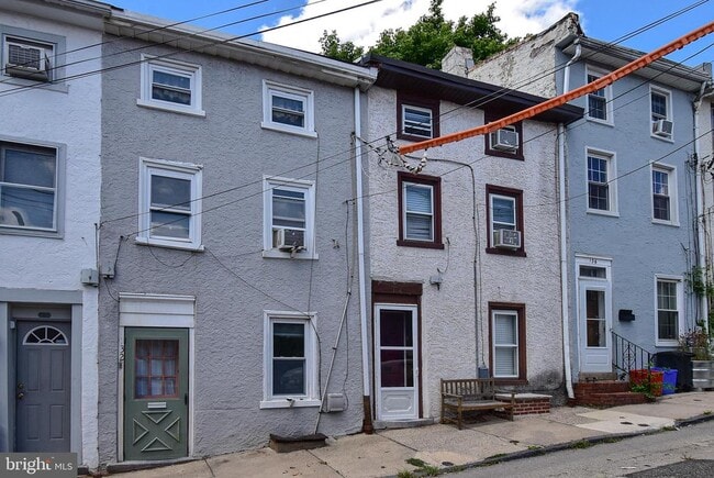 Building Photo - 132 Conarroe St