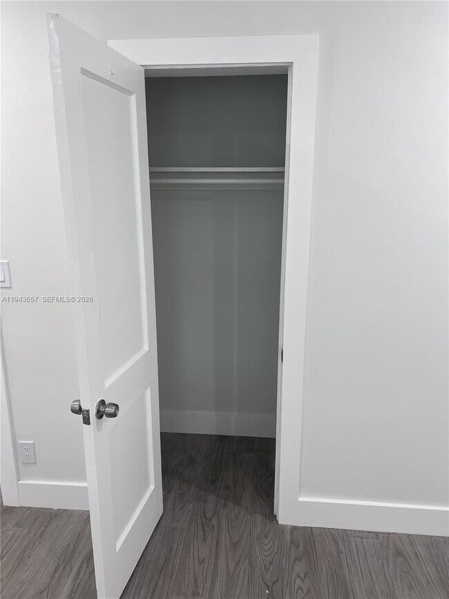 Building Photo - 1432 N Andrews Ave