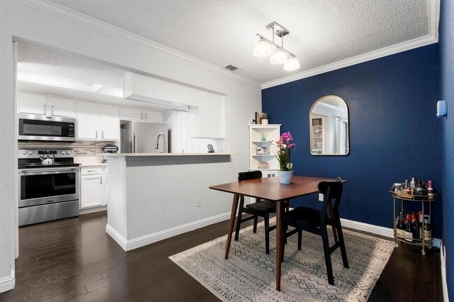 Building Photo - 7635 Guadalupe St