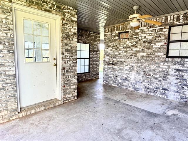 Building Photo - 1726 FM 2048