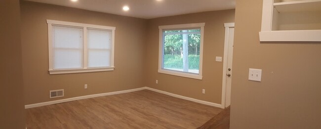 Building Photo - 6N998 Wabash Ave