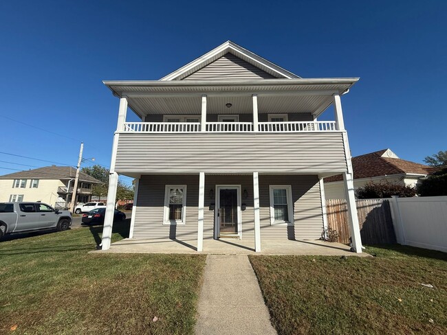 Building Photo - 565-567 East Street