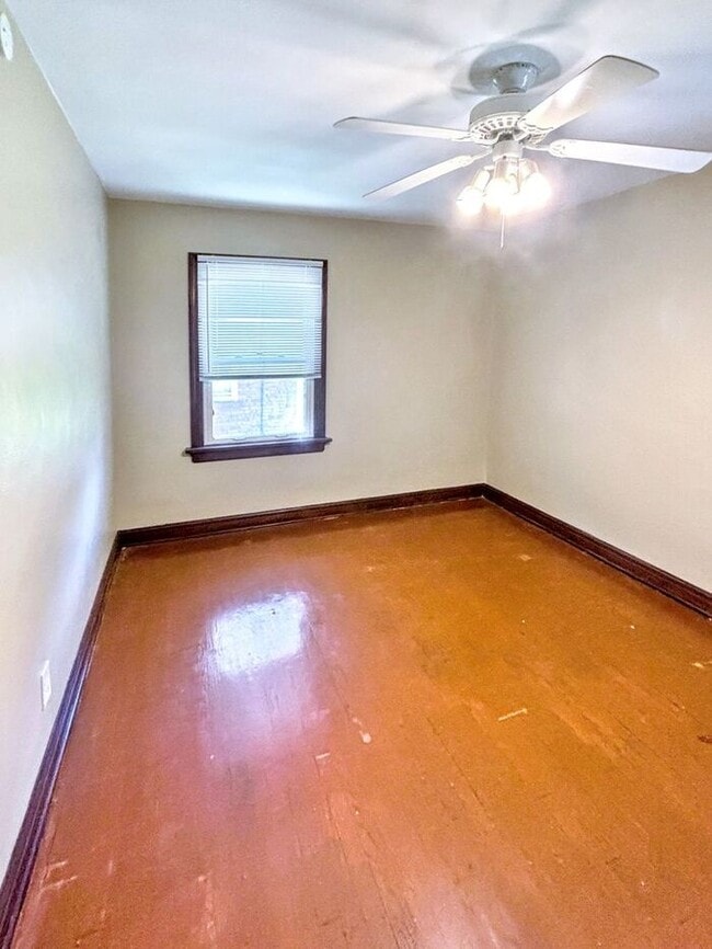 Building Photo - Adorable 2-Bedroom Home with Great Space /...