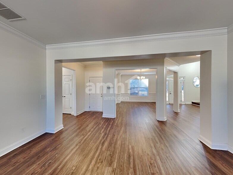 Building Photo - 132 Northbrooke Trace