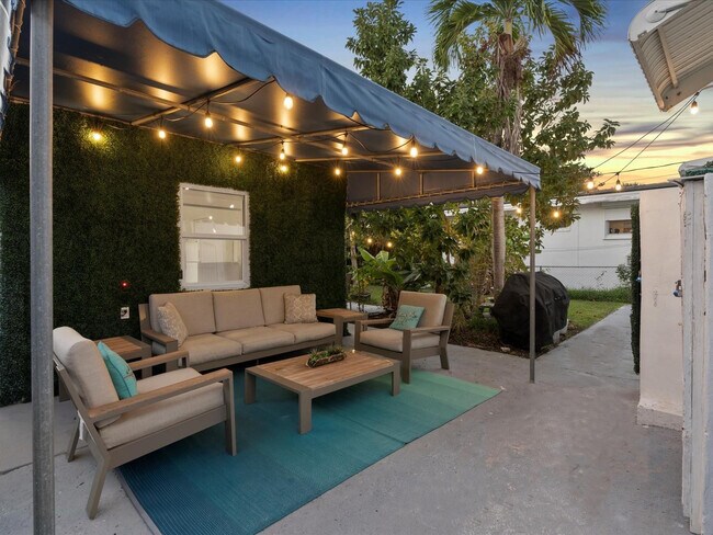 Building Photo - 9232 Harding Ave