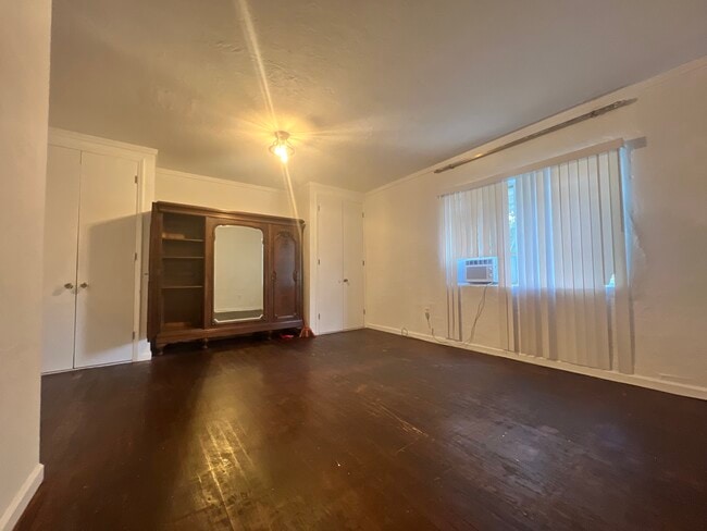 Building Photo - 100 NE 43rd St