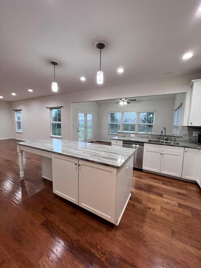 Building Photo - 7847 Aideen Ct