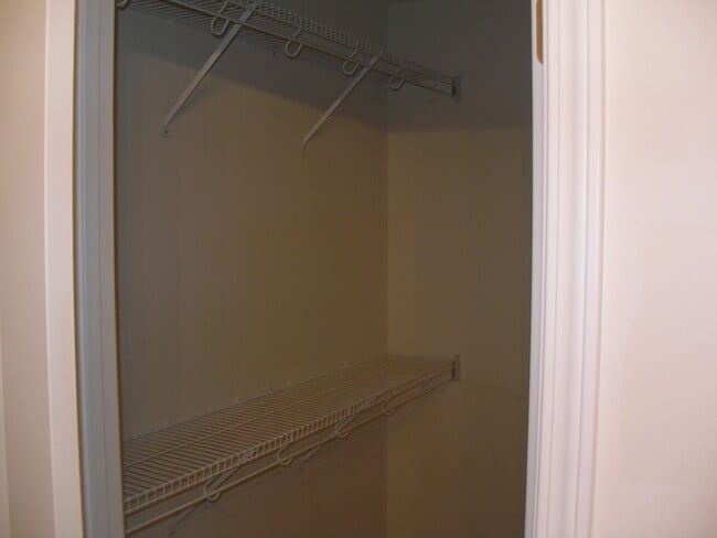 Building Photo - 112 Five Oaks Ct