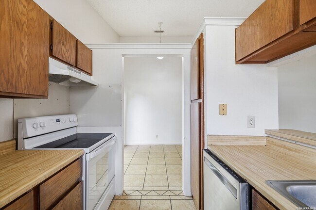 Building Photo - 8918 Fall River Dr