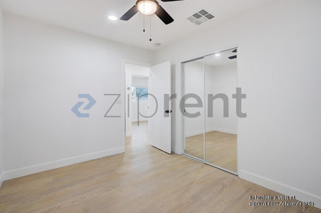Building Photo - 2602 Deodar St