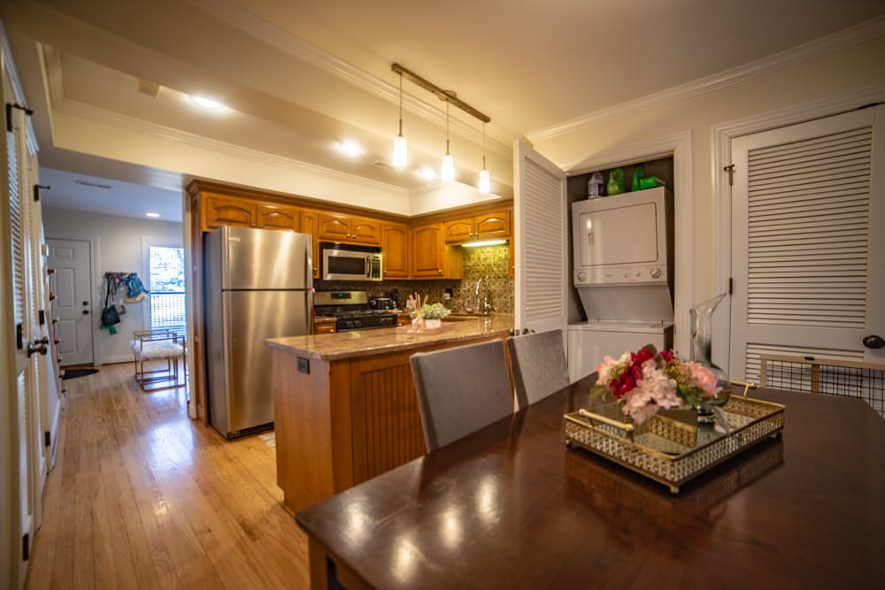 Building Photo - 4000 Oak St