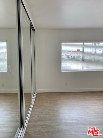 Building Photo - 435 N Oakhurst Dr