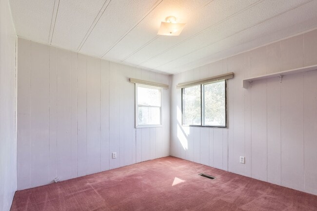 Building Photo - 206 N 4000 E