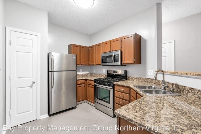 Building Photo - 1705 Lake Shore Crest Dr