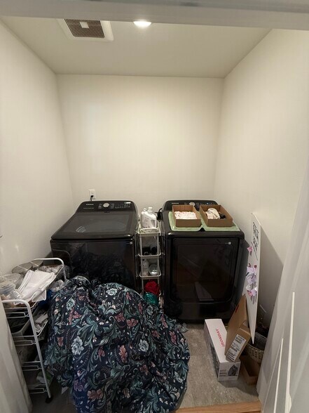 Building Photo - 3844 SE 83rd Ave