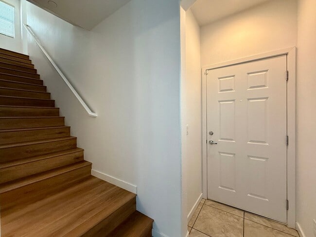 Building Photo - 4 BED, 2.5 BATH, 2 CAR-GARAGE, TWO-STORY, SINGLE FAMILY HOME FOR RENT w/ COMMUNITY POOL & SPA