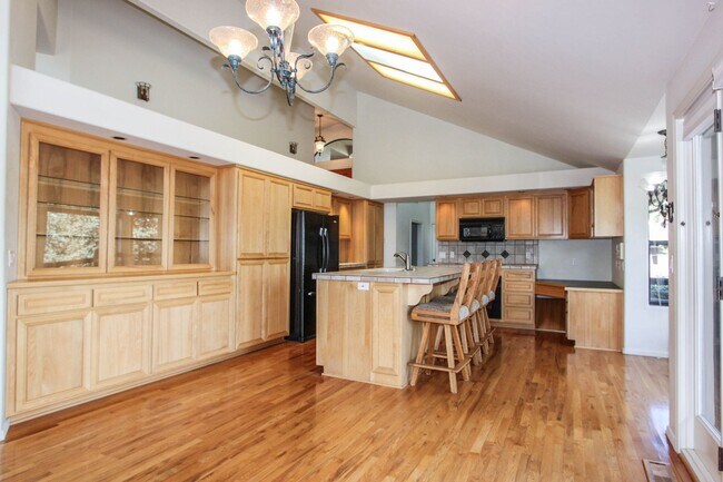 Building Photo - Cathedral Pines Three Bedroom Home - Appli...
