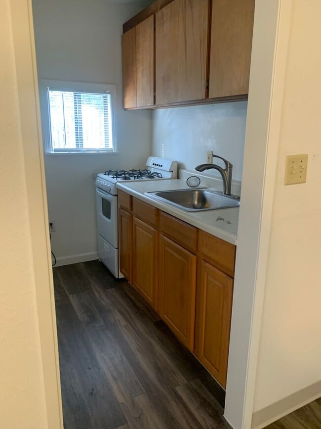 Building Photo - 1104 Elmer St