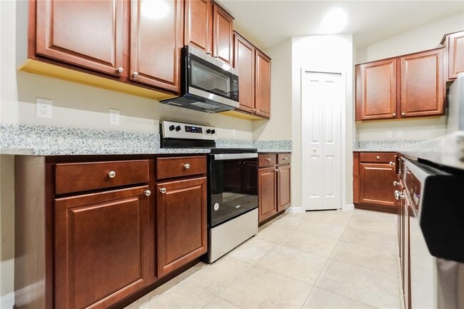 Building Photo - 10121 Crested Fringe Dr