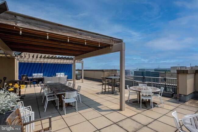 Building Photo - 811 4th St NW