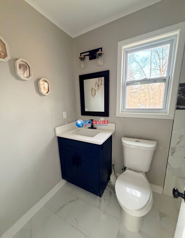 Building Photo - Newly RENOVATED 4-bedroom house, finish basement in Lilburn