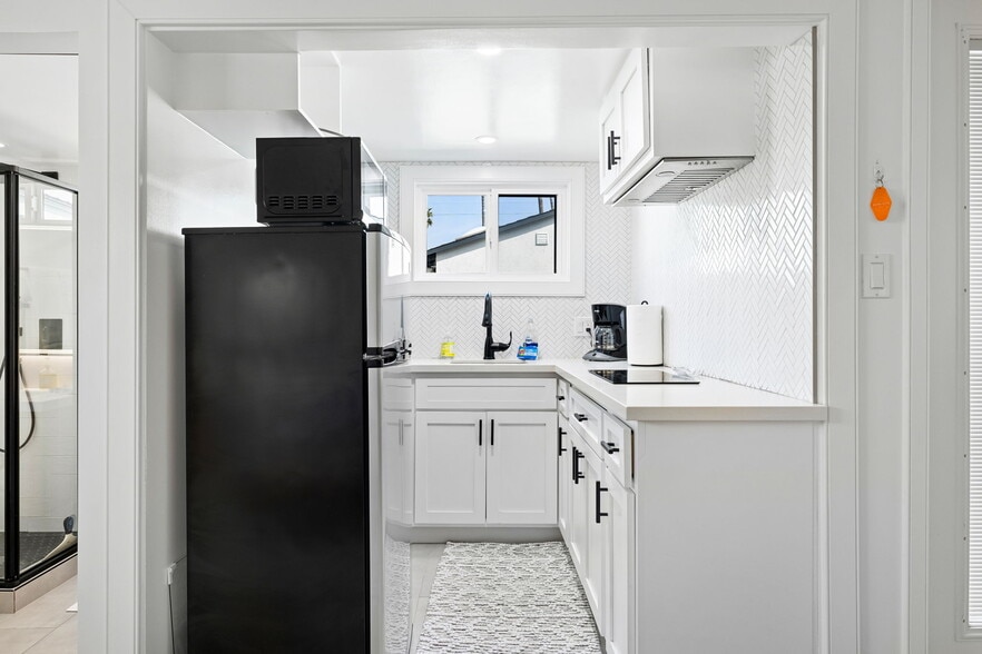 Building Photo - 614 Knob Hill Ave