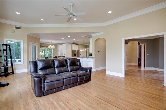 Building Photo - 163 Dumbridge Rd