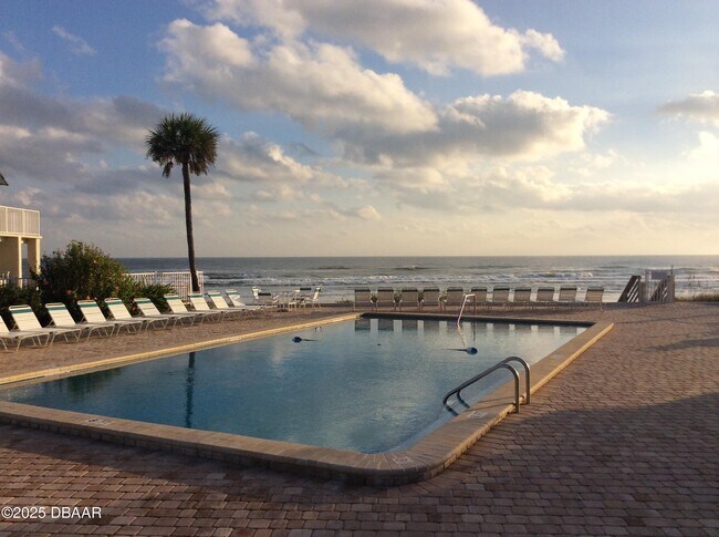 Building Photo - 4849 Saxon Dr