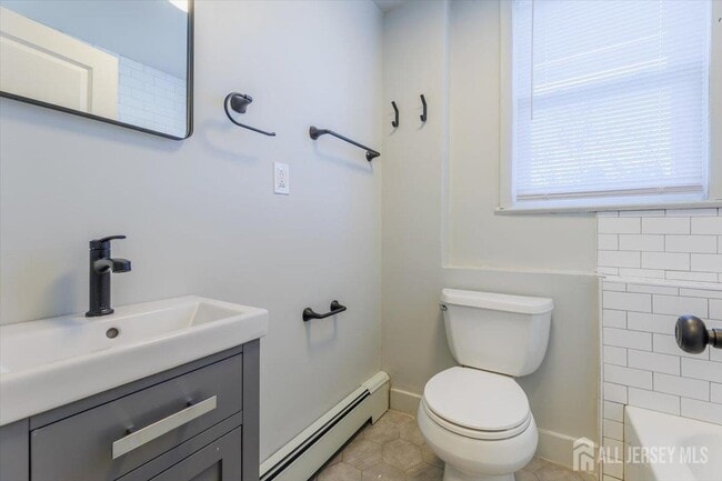 Building Photo - 382 Summit Ave