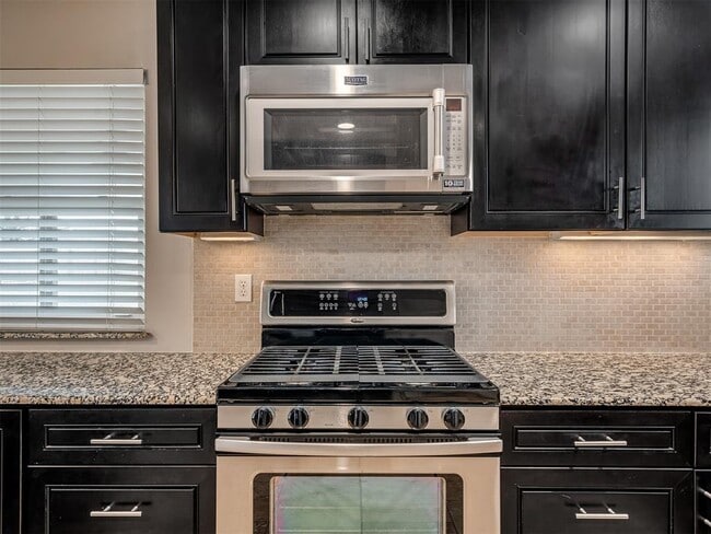 Building Photo - 8 South Ave