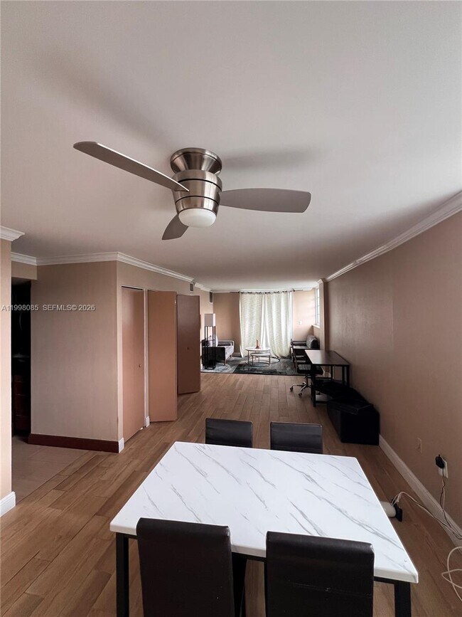 Building Photo - 1750 James Ave