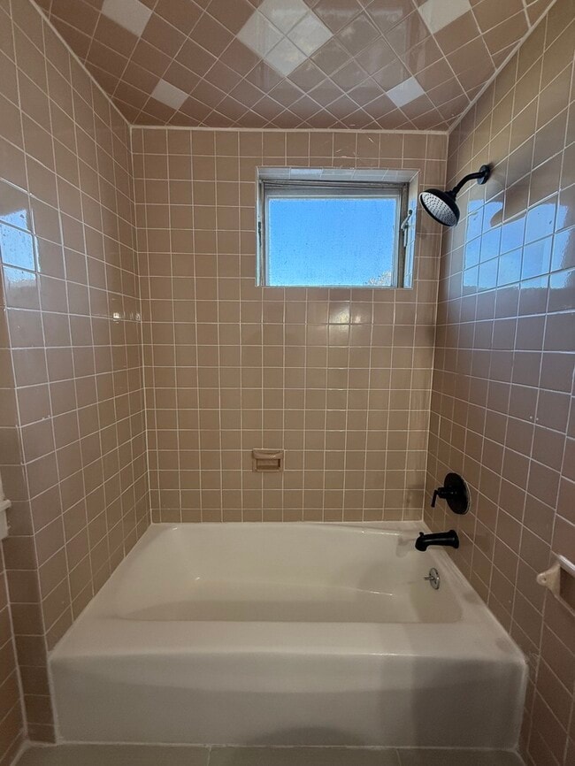 Building Photo - 438 Neville St