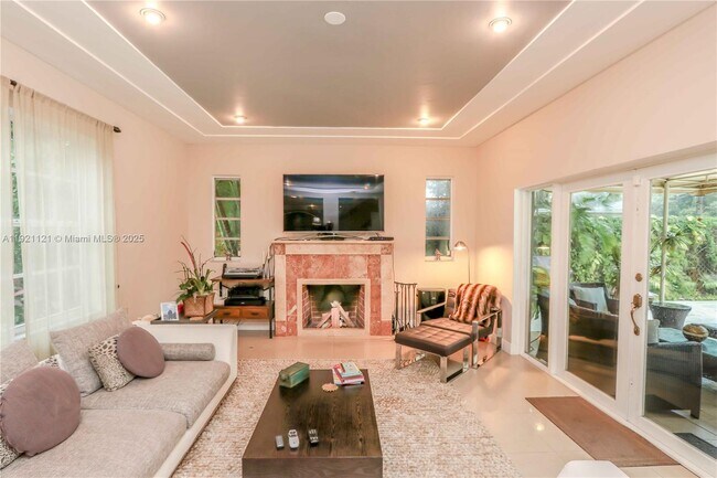 Building Photo - 1700 SW 14th Ave