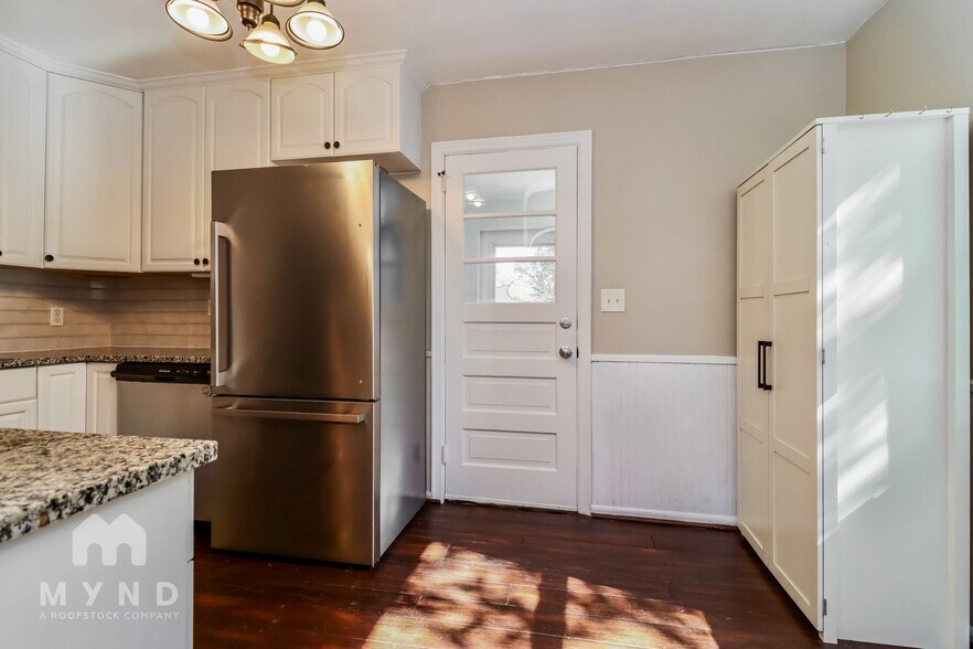 Building Photo - 3301 Yale St N