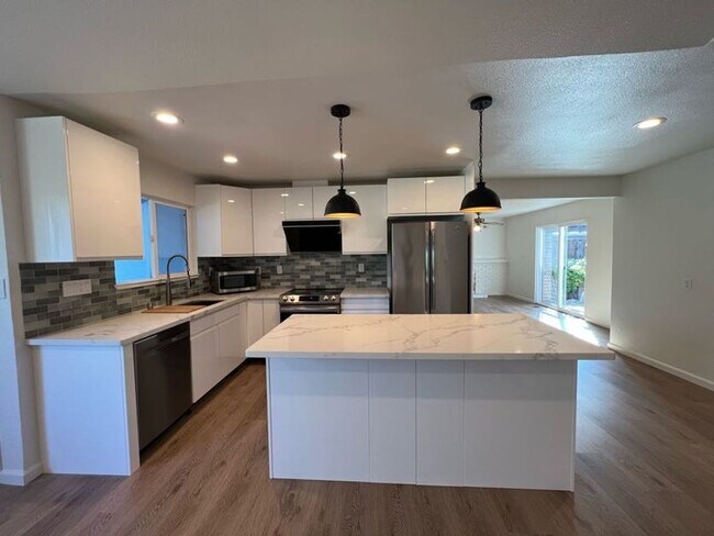 Building Photo - 4BD/2BA Newly Remodelled Cambrian Park Hom...