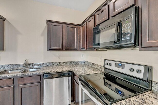 Building Photo - 1938 Millstream Hollow