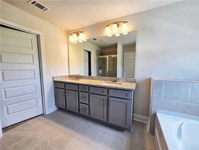 Building Photo - 7325 Yewtree Dr