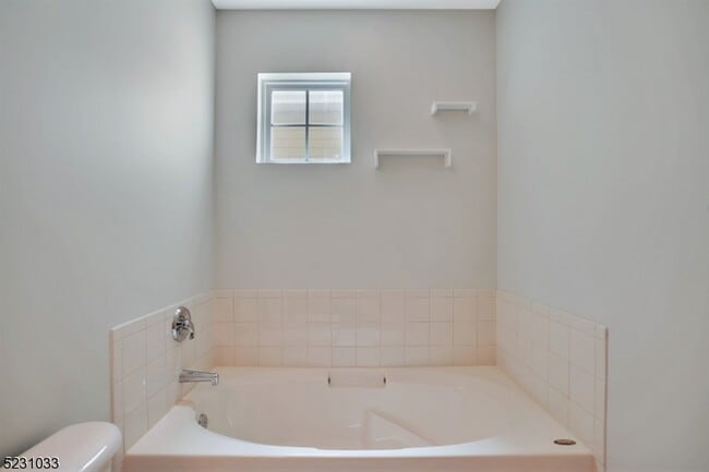 Building Photo - 13 Taft Ln