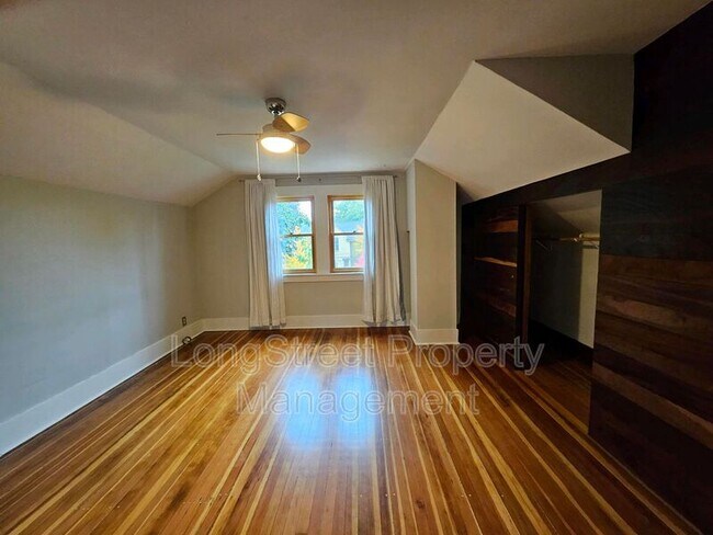 Building Photo - 636 N Shaver St