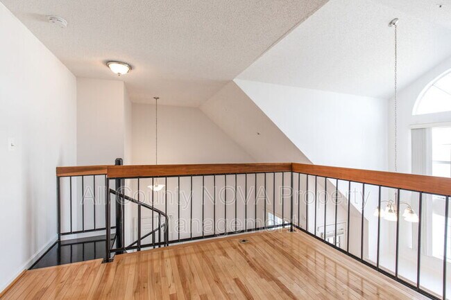 Building Photo - 14069 Vista Dr
