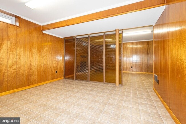 Building Photo - 6219 Groveland Rd