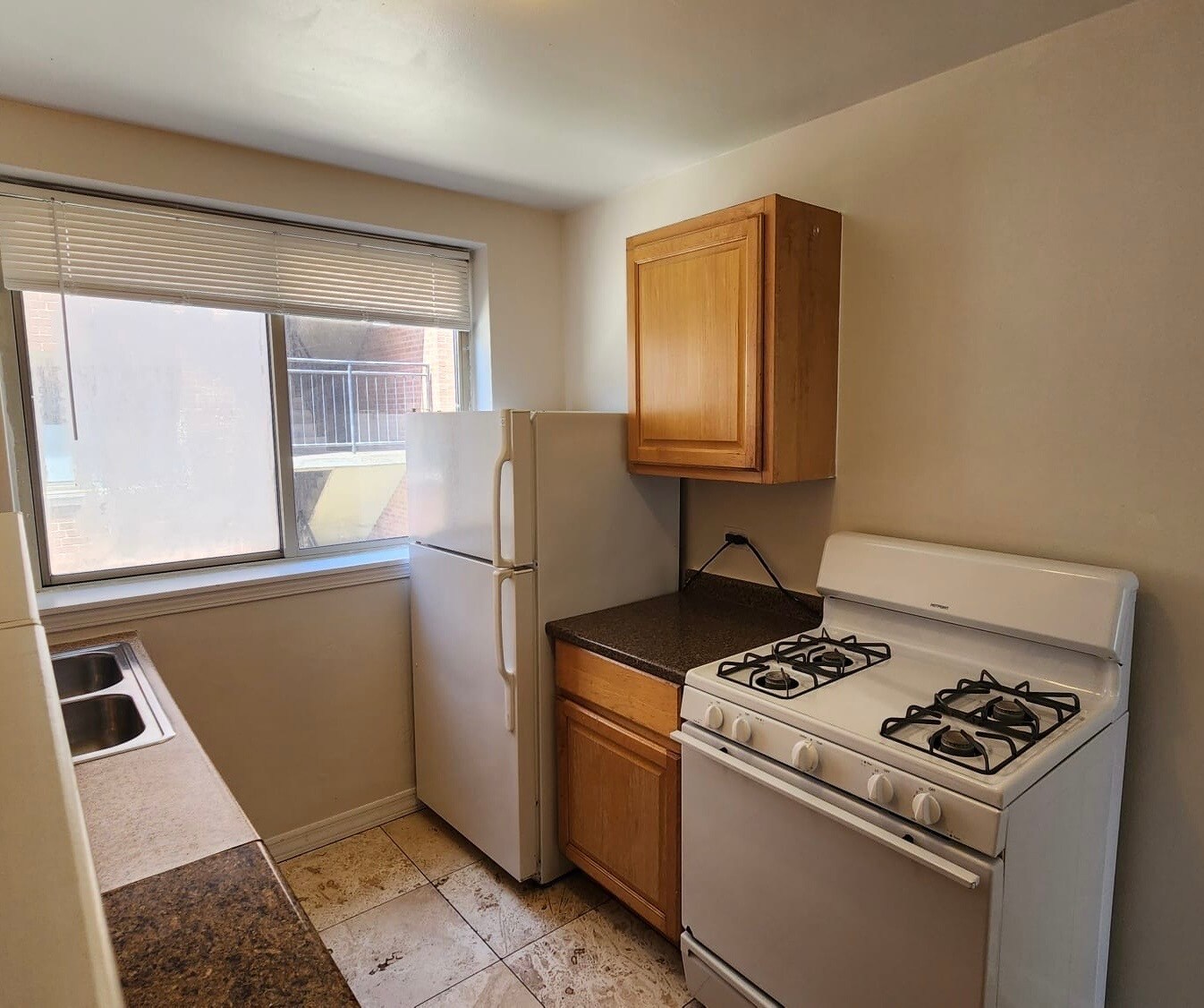 Building Photo - 2243 W Farwell Ave