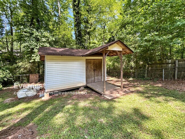 Building Photo - 1584 Camelot Cir