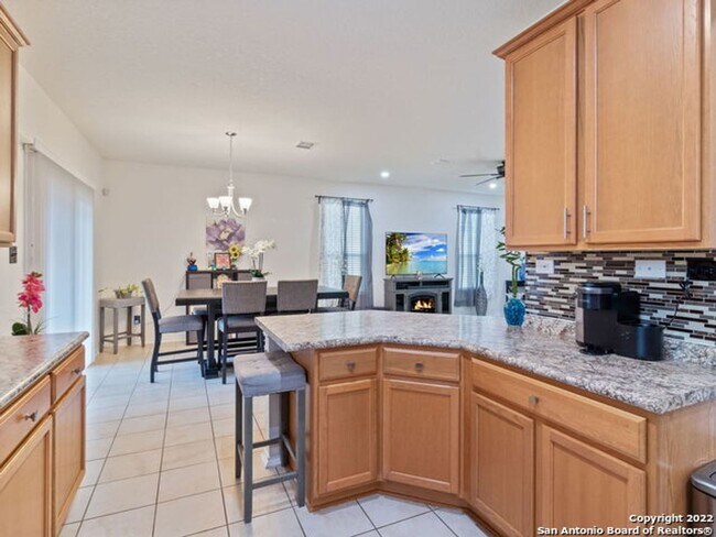 Building Photo - 3 Bedroom w/Game Room